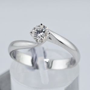 Anello solitario valentino con diamante oro bianco
