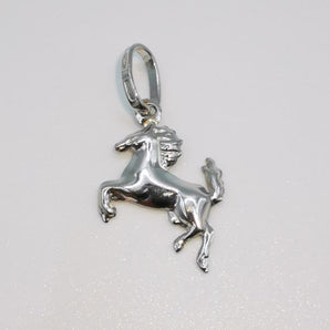 ciondolo cavallino oro