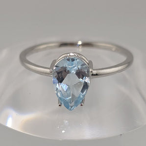 Anello topazio azzurro oro bianco