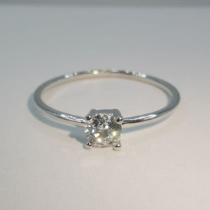 Bague solitaire en or blanc